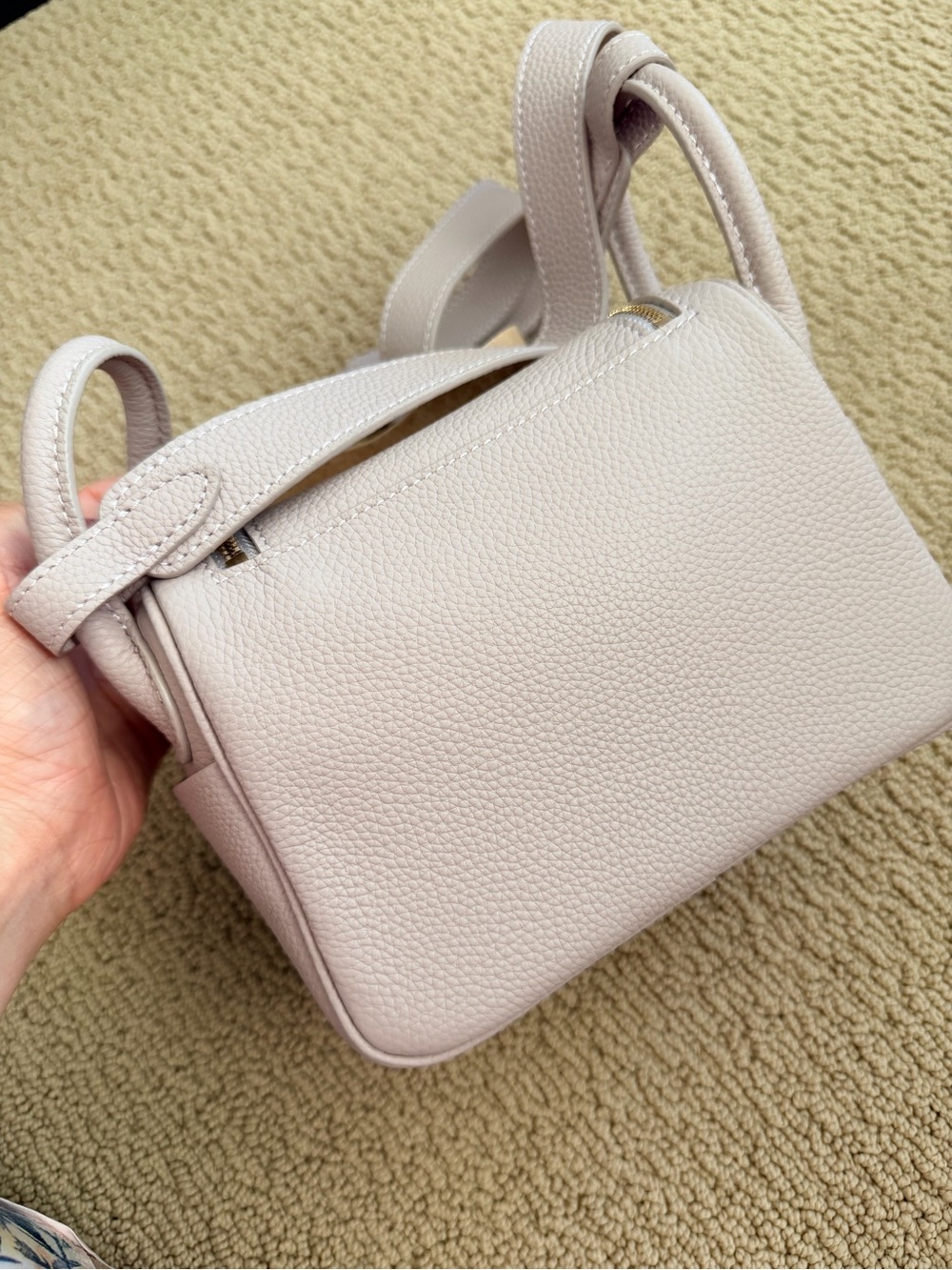 Leather Crossbody Shoulder Bag in Light purple
